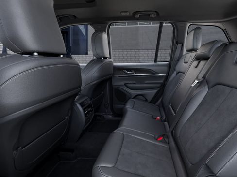 New 2026 Jeep Grand Cherokee Altitude image 23