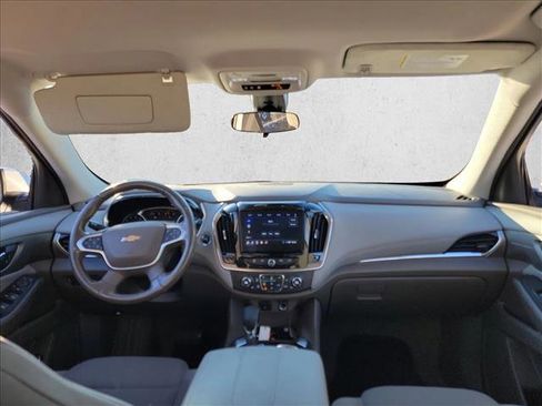 Used 2021 Chevrolet Traverse LT image 16