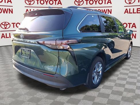 Used 2025 Toyota Sienna XLE w/ XLE Plus Package AWD/4WD image 8