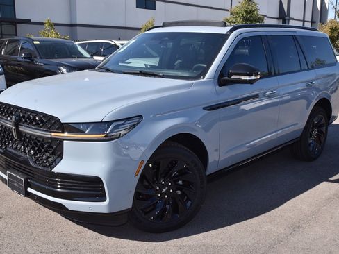 New 2025 Lincoln Navigator Reserve w/ Jet Appearance Package image 12