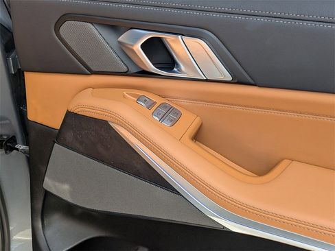 Used 2023 BMW X7 xDrive40i w/ M Sport Package image 18