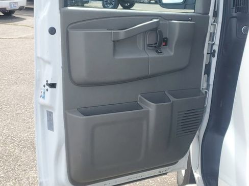 Used 2023 Chevrolet Express 2500 w/ Driver Convenience Package image 7