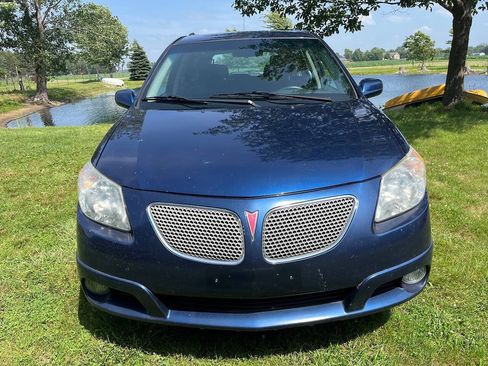 Used 2006 Pontiac Vibe w/ Sun And Sound Package FWD image 2