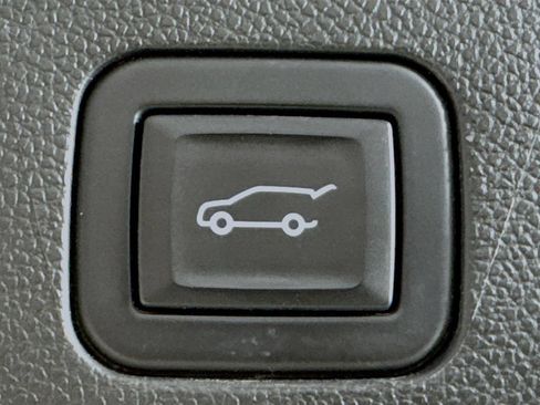 Used 2024 Chevrolet Suburban Z71 AWD/4WD image 33