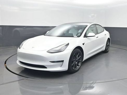 Used 2022 Tesla Model 3 Standard Range RWD image 1