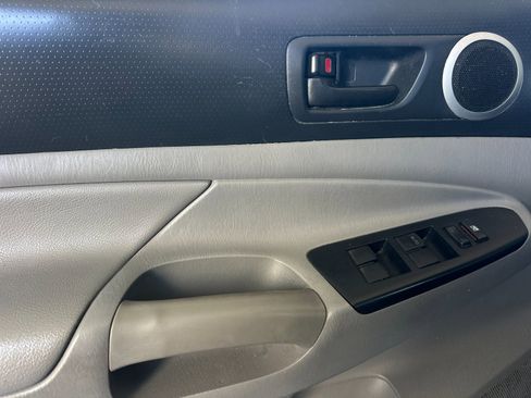 Used 2015 Toyota Tacoma PreRunner w/ TRD Sport Package image 10