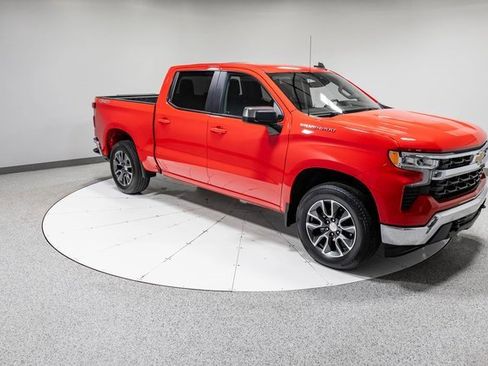 Used 2024 Chevrolet Silverado 1500 LT image 25