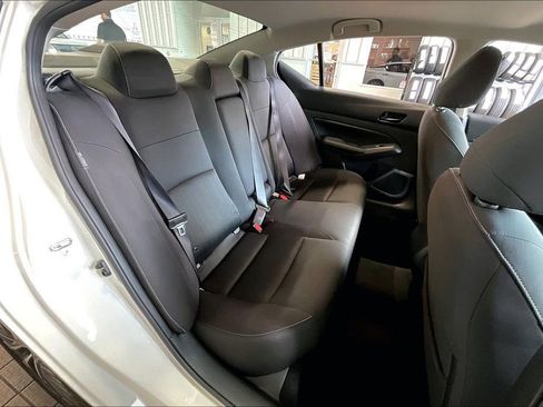 Used 2025 Nissan Altima 2.5 SV image 15