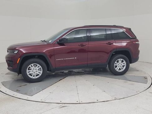 New 2025 Jeep Grand Cherokee Laredo image 8
