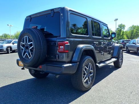 Used 2025 Jeep Wrangler Unlimited Sahara w/ Safety Group AWD/4WD image 17