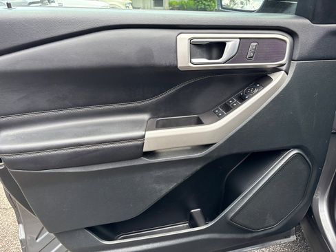 Used 2023 Ford Explorer XLT image 12