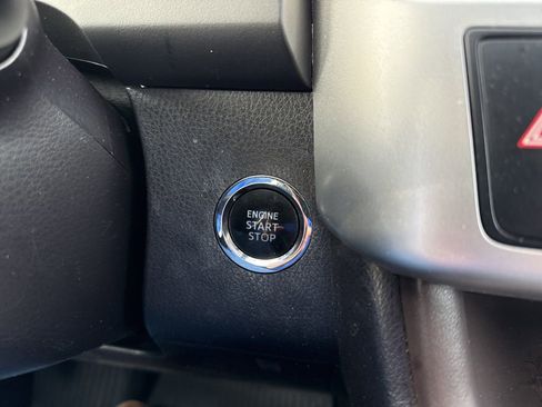 Used 2019 Toyota Highlander XLE image 24