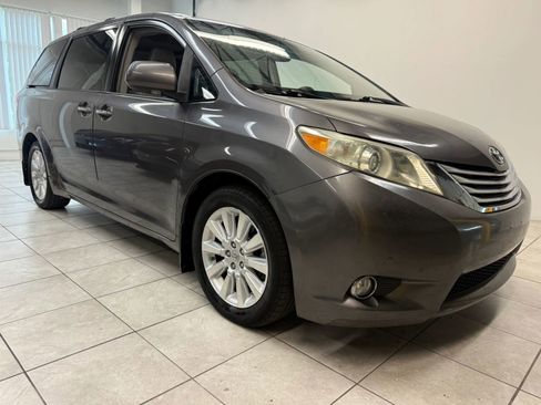 Used 2011 Toyota Sienna Limited image 1