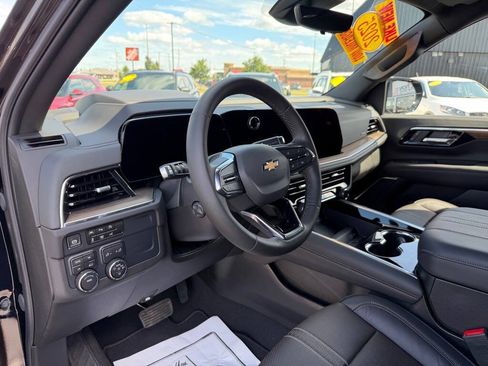Used 2025 Chevrolet Suburban High Country AWD/4WD image 18