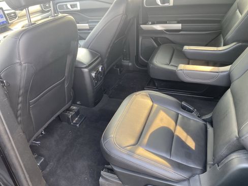 Used 2022 Ford Explorer XLT w/ Equipment Group 202A image 18