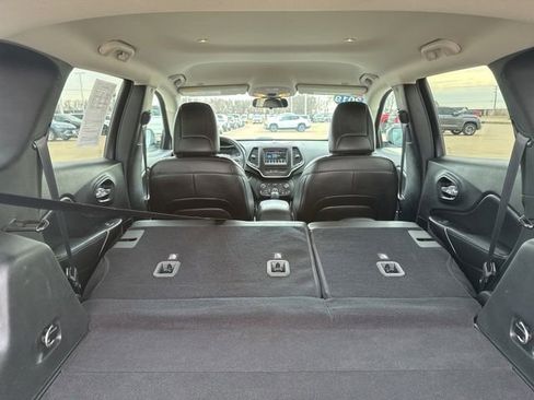 Used 2019 Jeep Cherokee Latitude Plus w/ Cold Weather Group image 43