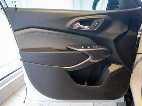 Used 2024 Chevrolet Trax ACTIV w/ Sunroof Package image 8