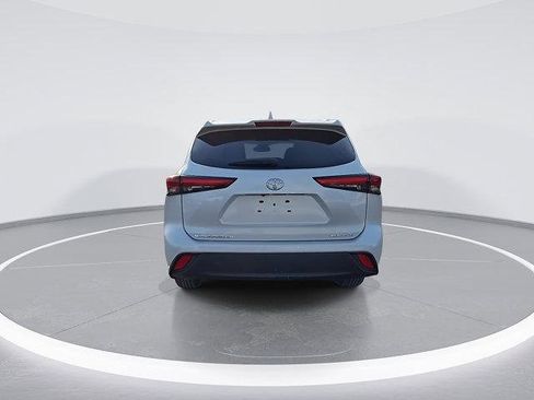 Certified 2023 Toyota Highlander XLE image 9