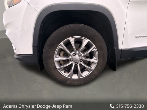 Used 2022 Jeep Cherokee Latitude Lux w/ Sun & Sound Group image 9