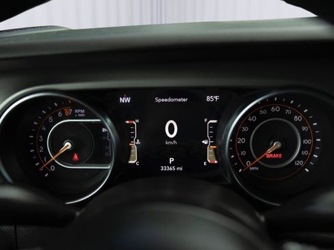 Used 2023 Jeep Gladiator Sport AWD/4WD image 4