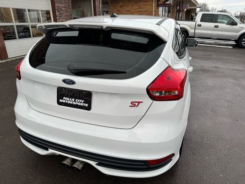 Used 2017 Ford Focus ST image 12
