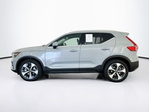 Used 2025 Volvo XC40 B5 Plus AWD/4WD image 4