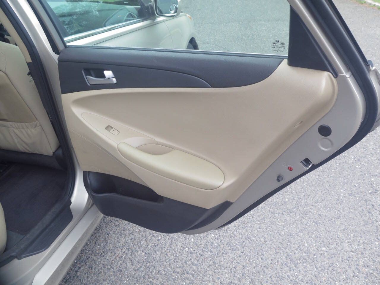 Used 2011 Hyundai Sonata GLS FWD image 20