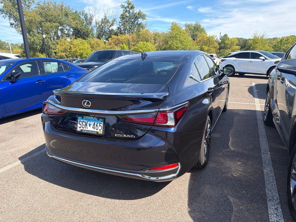 Used 2025 Lexus ES 300h Ultra Luxury FWD image 7