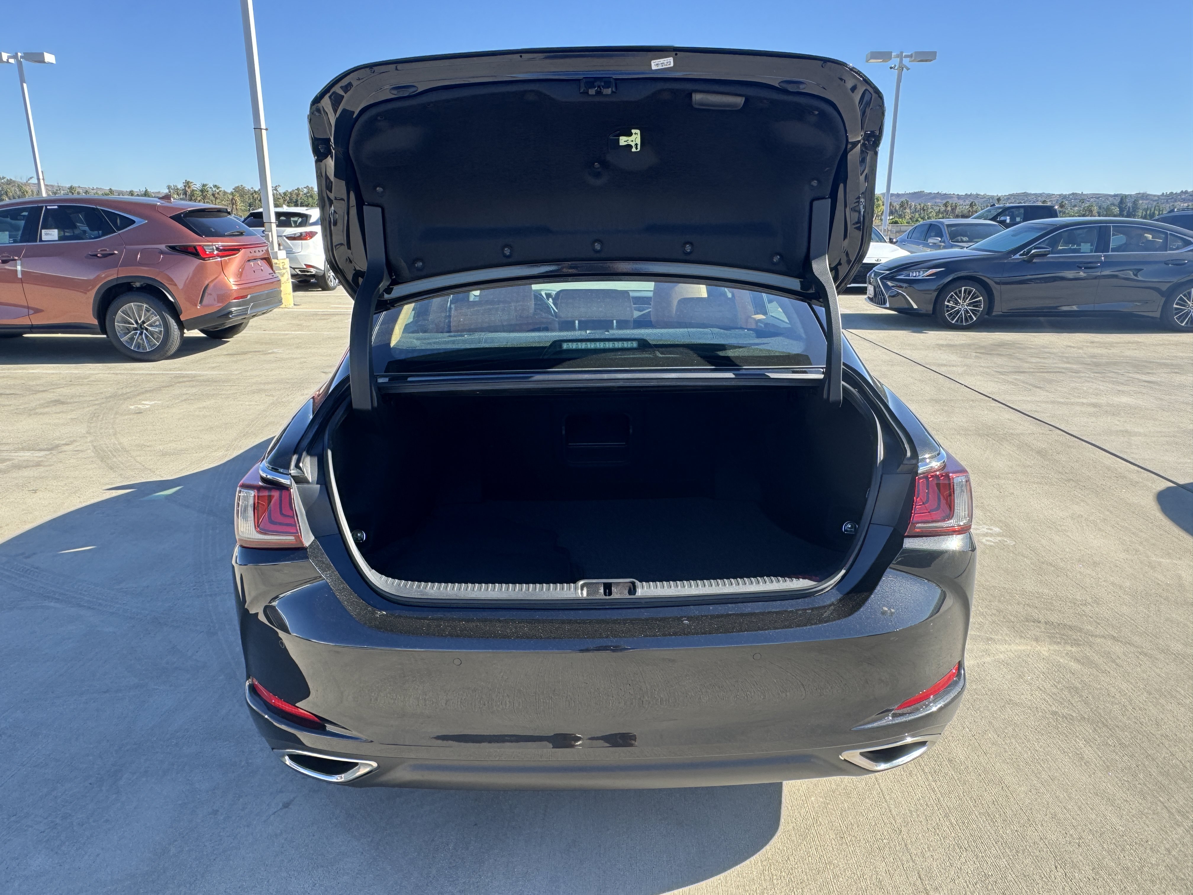 Certified 2024 Lexus ES 350 w/ Premium Package FWD image 16