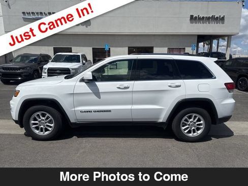 Used 2020 Jeep Grand Cherokee Laredo RWD image 2