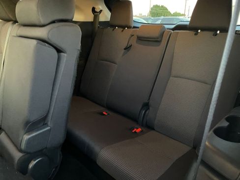 Used 2025 Toyota Highlander LE image 17