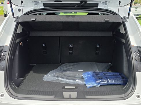 New 2026 Chevrolet Trax LT w/ Sunroof Package FWD image 15