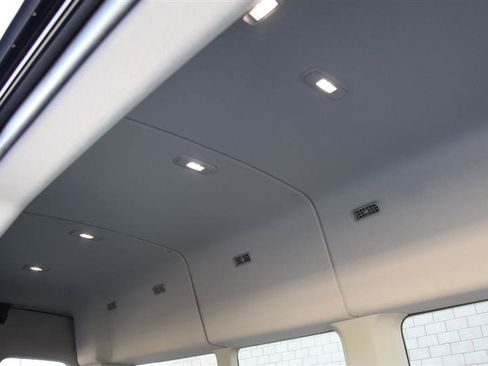 Used 2023 Ford Transit 350 XLT image 18