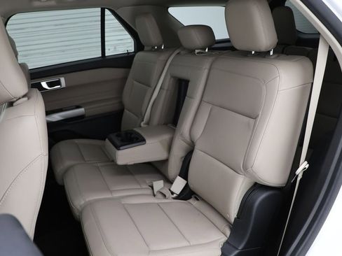 Used 2022 Ford Explorer XLT w/ Equipment Group 202A image 12