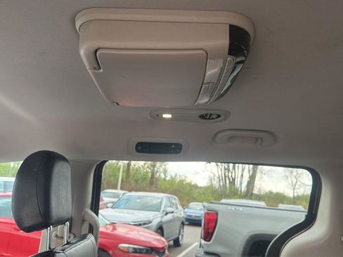 Used 2017 Chrysler Pacifica Touring-L FWD image 31