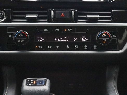 Used 2022 Nissan Pathfinder SV image 11