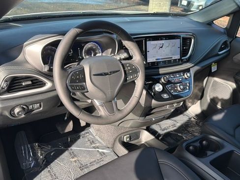 New 2026 Chrysler Pacifica Select image 13
