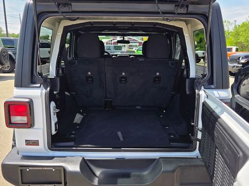 Used 2022 Jeep Wrangler Unlimited Sport AWD/4WD image 9