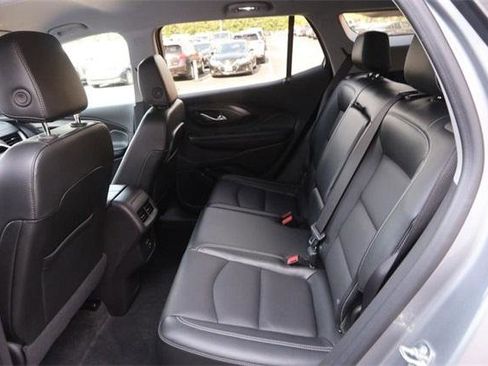 Used 2024 GMC Terrain SLT image 10