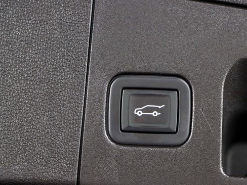 Used 2021 Cadillac XT4 Premium Luxury image 30