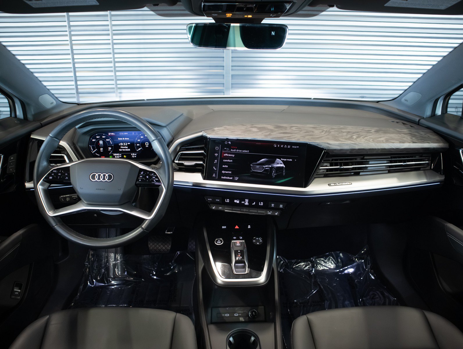 Used 2023 Audi Q4 e-tron Premium Plus w/ Premium Plus AWD/4WD image 8