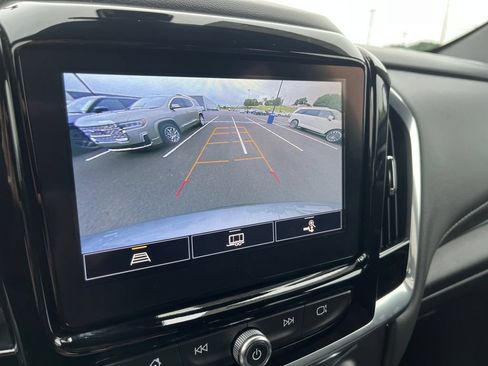 Used 2023 Chevrolet Traverse LT FWD image 19