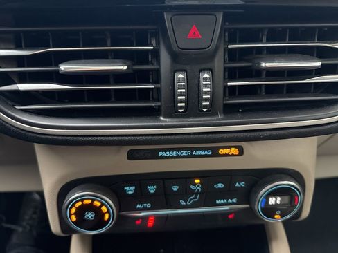 Used 2020 Ford Escape SE image 11