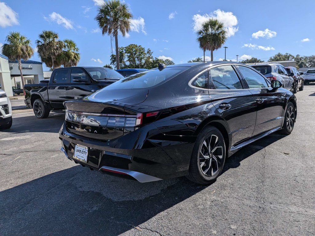 Used 2025 Hyundai Sonata SEL FWD image 3
