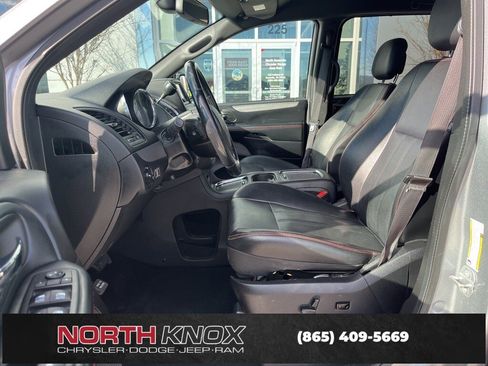 Used 2019 Dodge Grand Caravan GT image 3