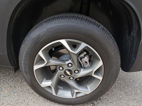 Used 2025 Chevrolet Trax LT w/ Driver Confidence Package FWD image 17