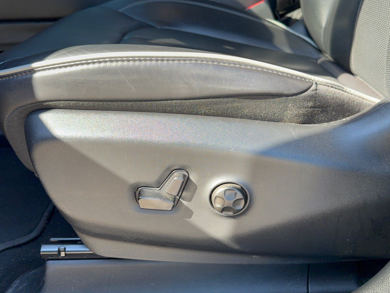 Used 2025 Chrysler Pacifica Limited FWD image 16