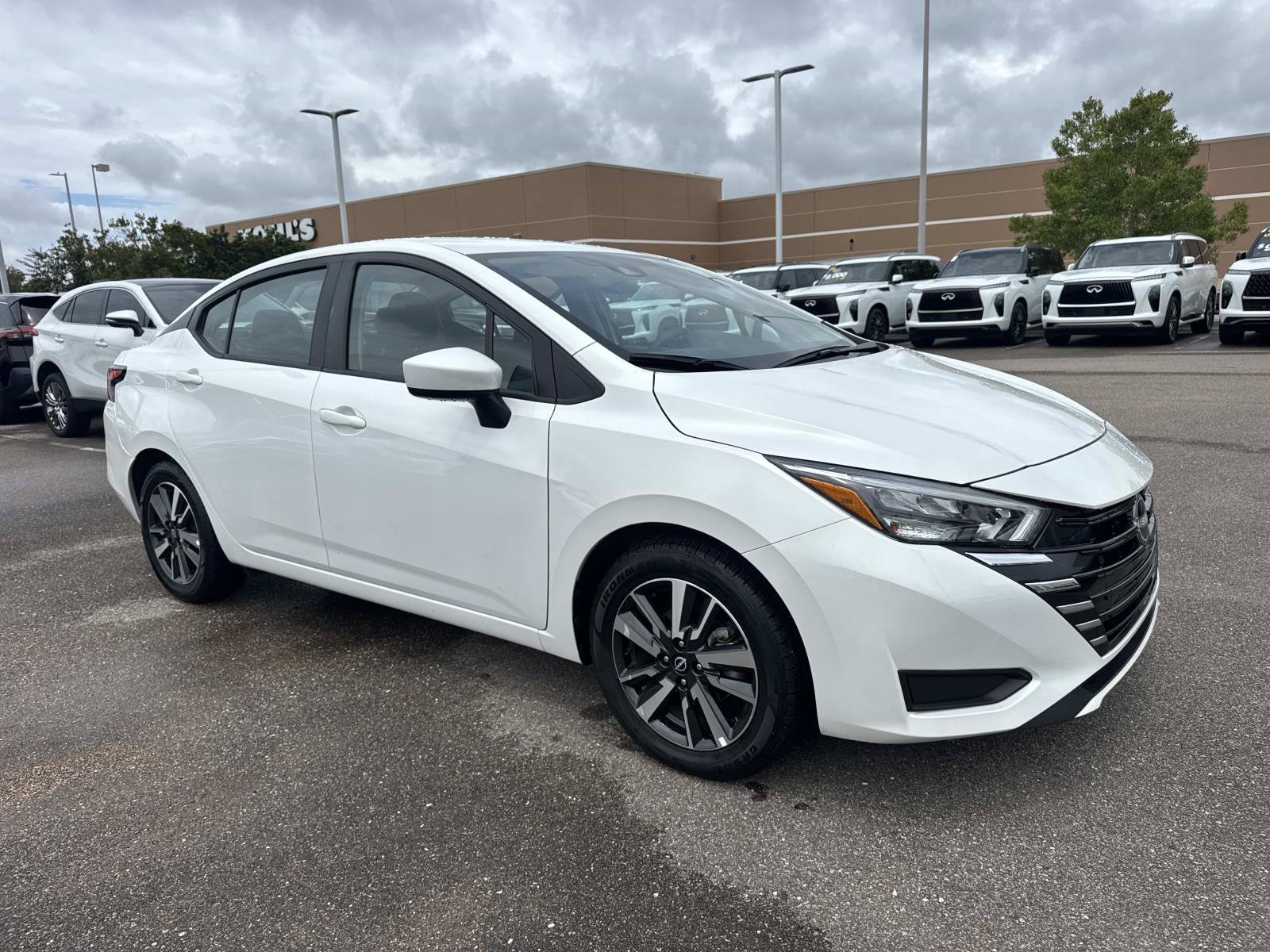 Used 2025 Nissan Versa SV FWD image 3