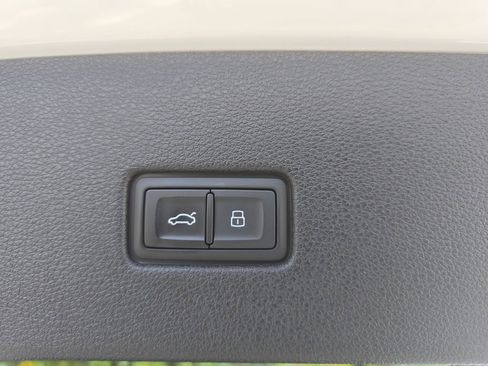 Certified 2025 Audi Q8 Premium Plus w/ Premium Plus Package AWD/4WD image 29