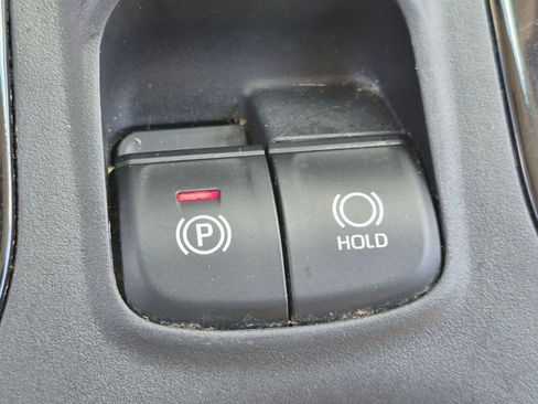 Used 2023 Toyota Corolla Cross XLE w/ Convenience Package AWD/4WD image 17